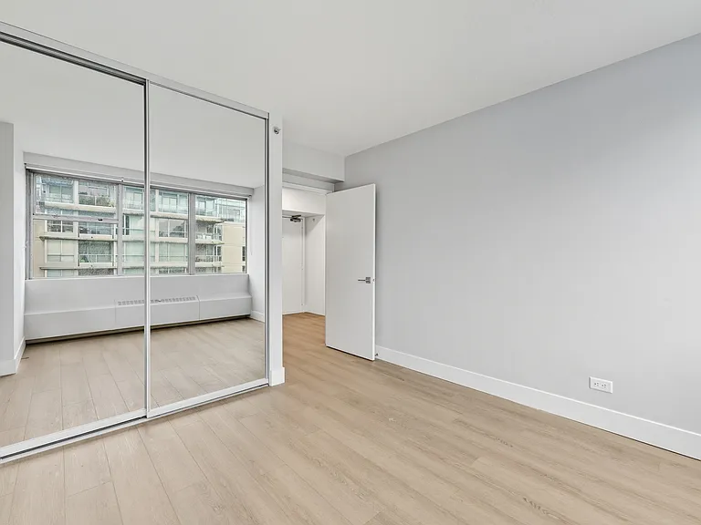 1450 Georgia St W — Photo 35