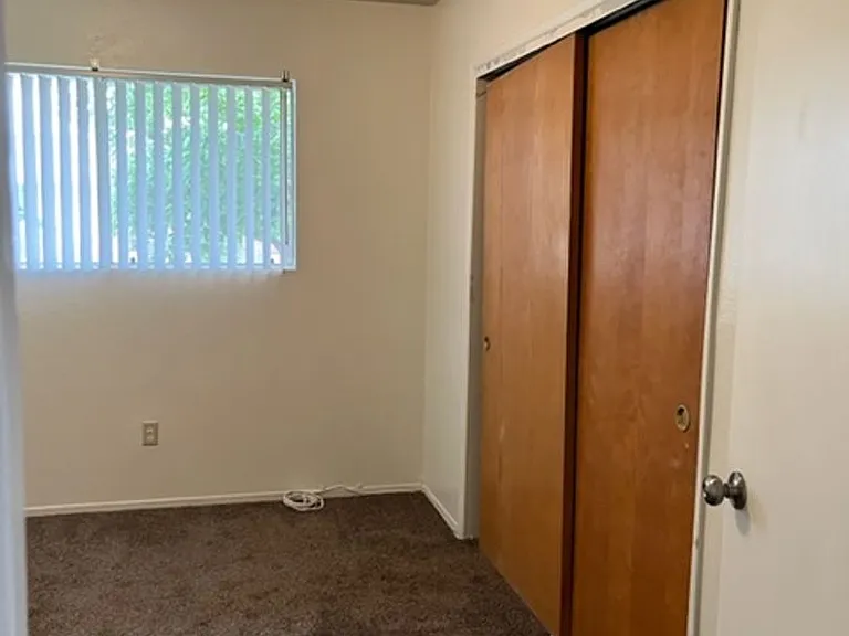 25380 Park Ave — Photo 19