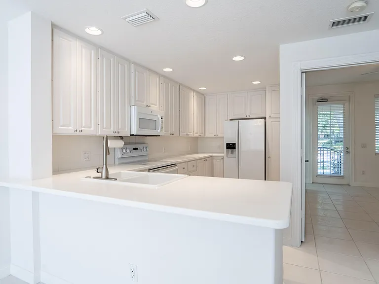 186 Soriano Dr — Photo 9