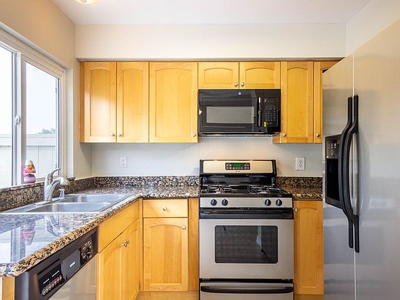 5th image of 1235 E D St Unit 8