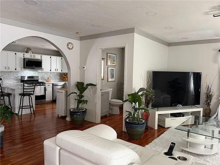112 Central Dr — Photo 8