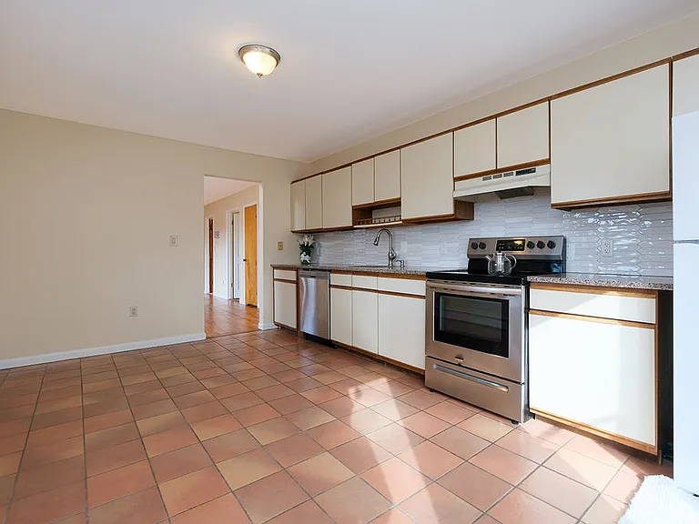 132 Woodland Dr — Photo 3