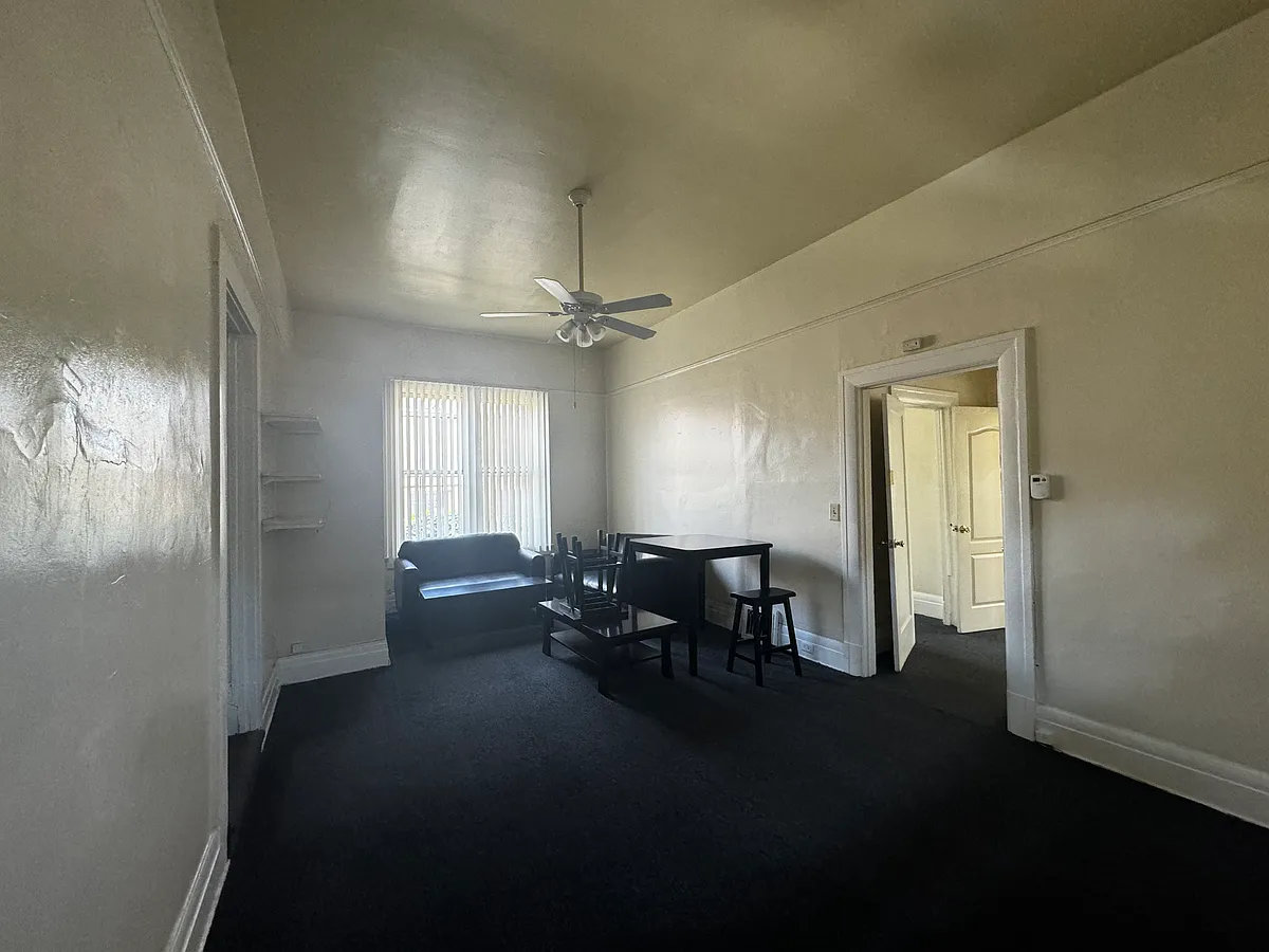 Photo 2 of 4 - 1294 W 29th St #1294 - Los Angeles, CA Building Photo - 1294 W 29th St #1294