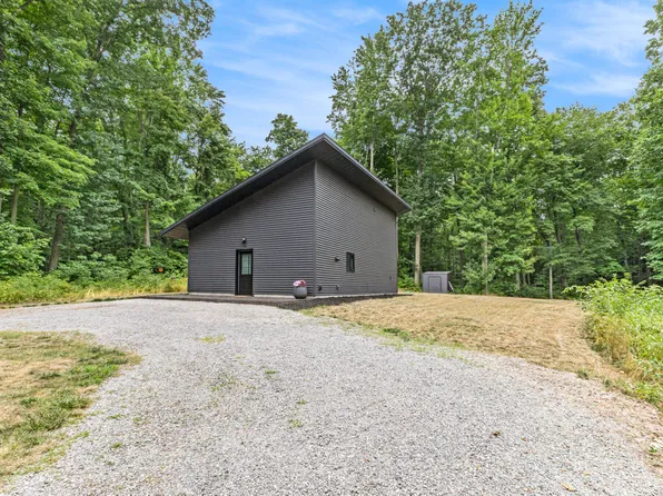 2392 Sullivan Rd, Ravenna, MI 49451