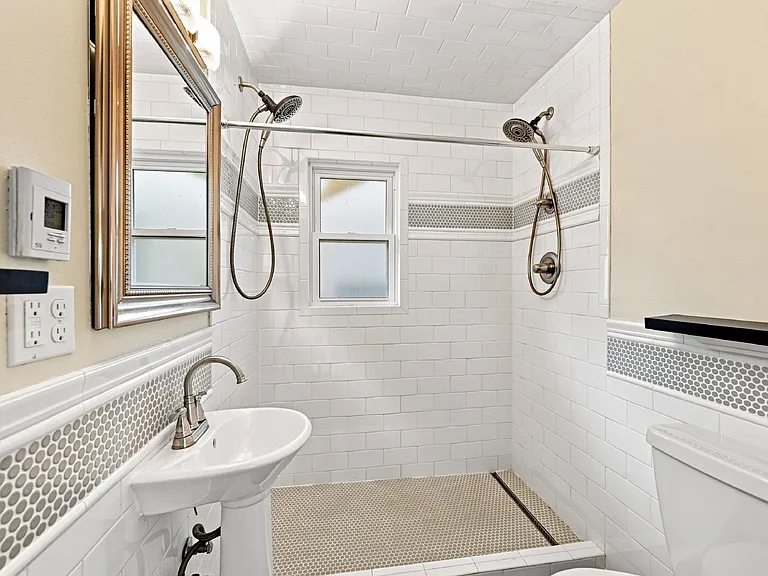 2630 N York St — Photo 14