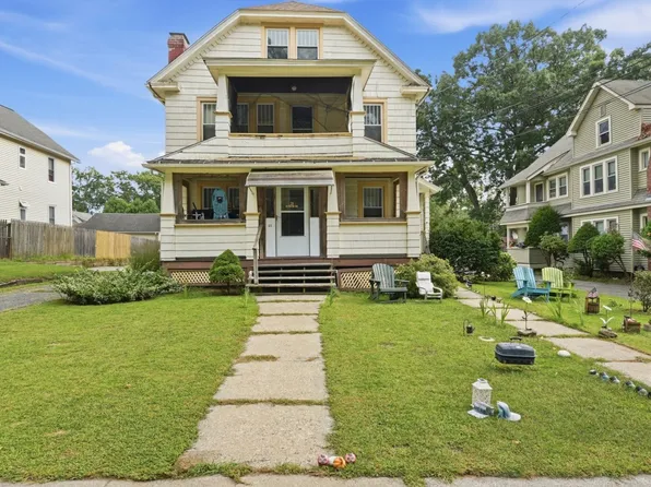 21-23 Olmsted Dr, Springfield, MA 01108