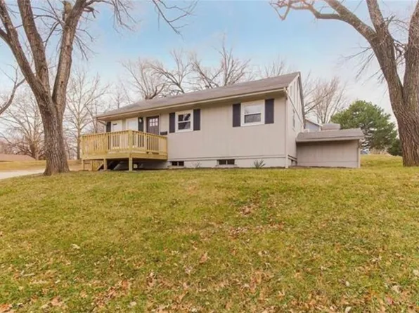 402 Murphy Ave, Bonner Springs, KS 66012