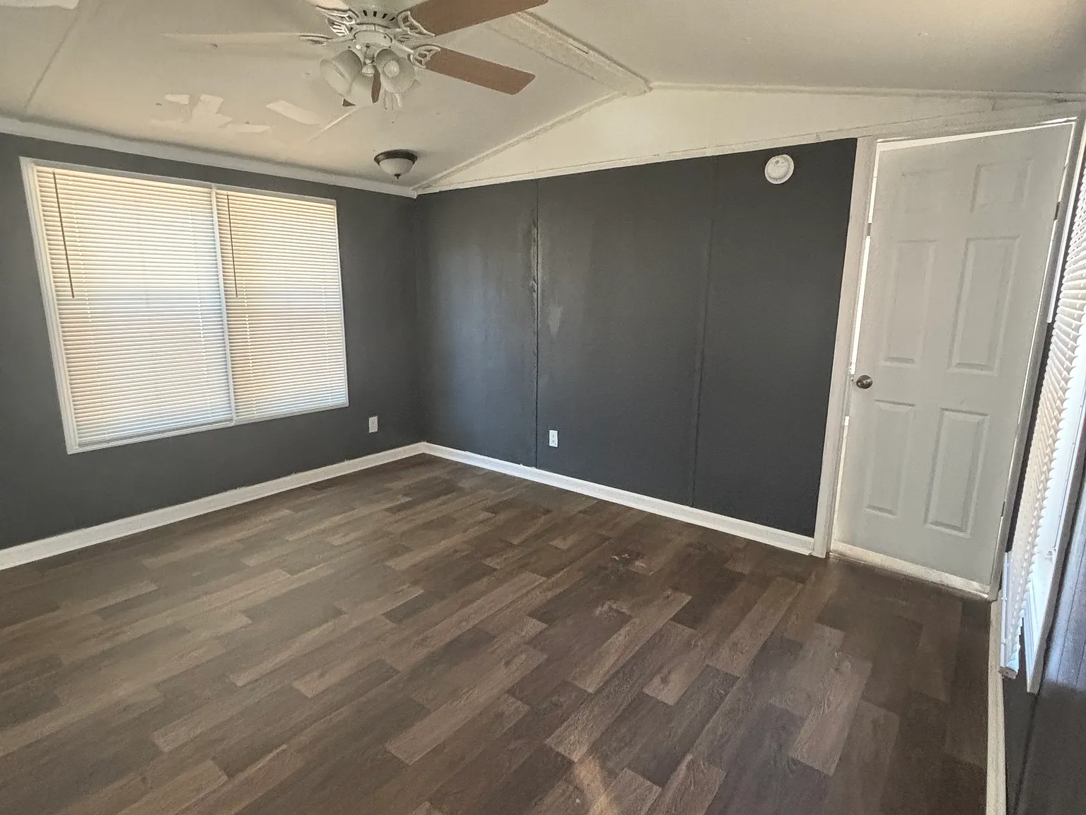2 bed, 924 sqft, $695 — Photo 1