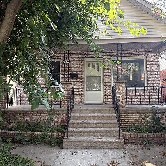 1536 Marentette Ave — Photo 1