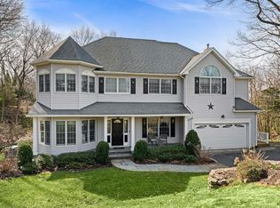 70 Bay Dr E, Huntington, NY 11743