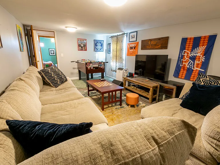 1241 Bates Ave — Photo 21