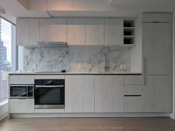 8 Wellesley St W, Toronto, ON