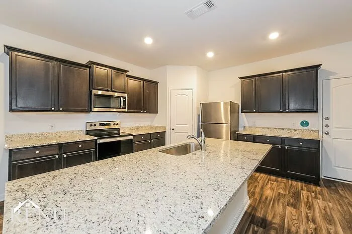 153 Scarborough Bnd — Photo 6