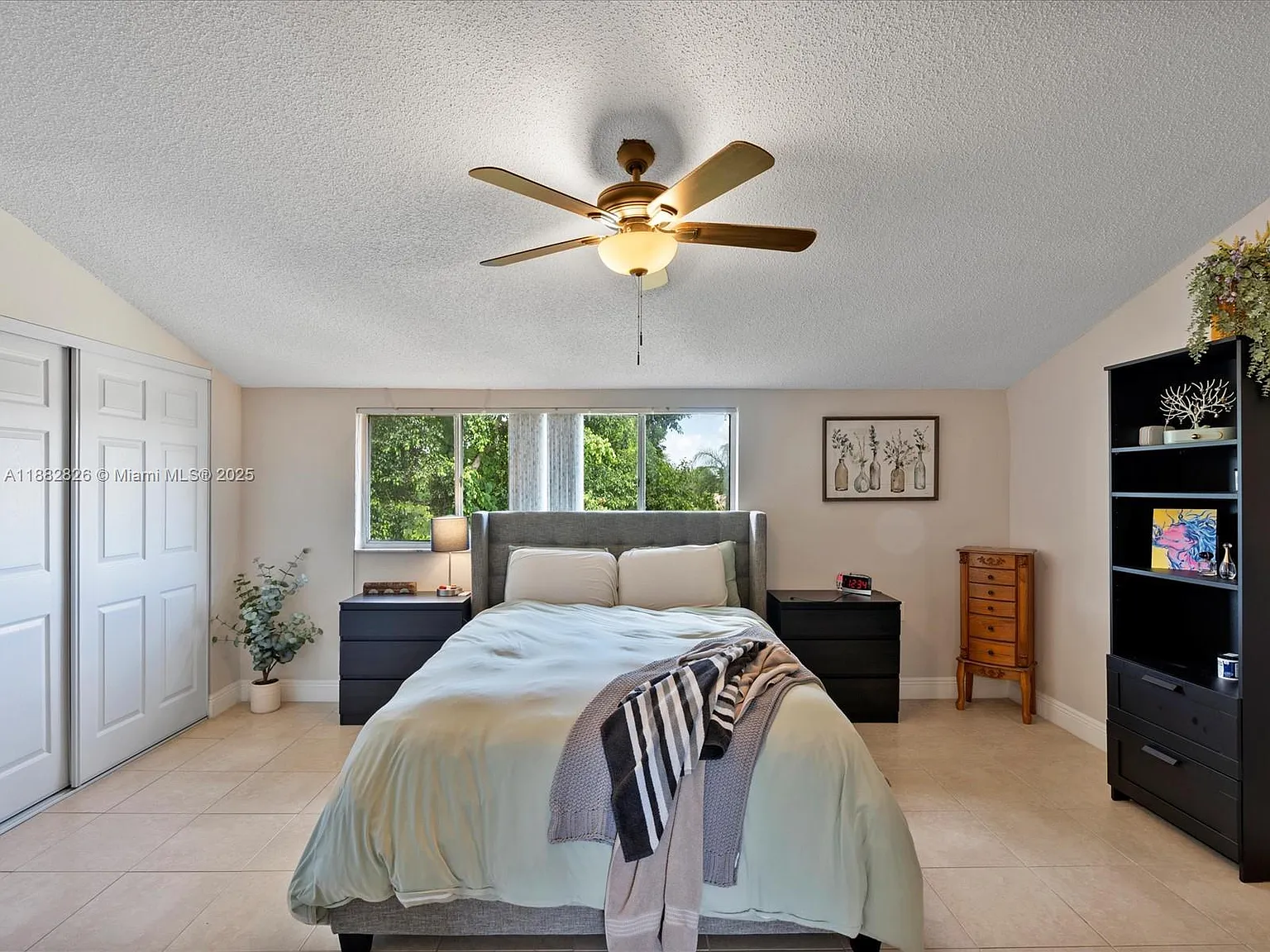 3 bed, 2.5 bath, 1350 sqft, $2,600 — Photo 4