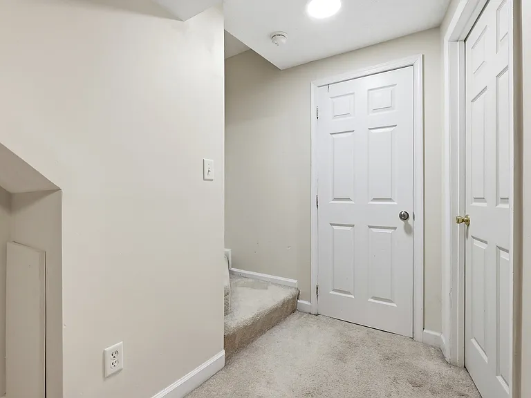 57 Shrewsbury Ct — Photo 25