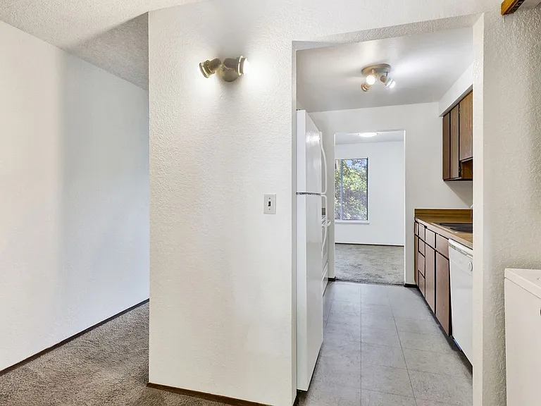 316 Elwood Ct #320 — Photo 8