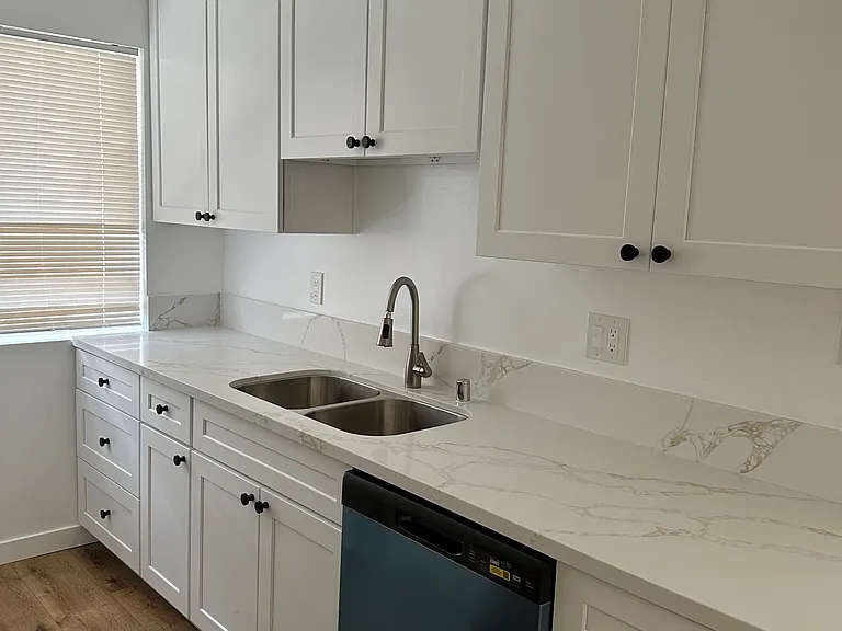 1123 S Sherbourne Dr #102 — Photo 7