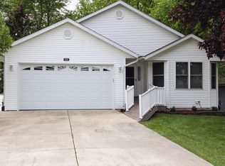 928 Candlewick Dr NE, Poplar Grove, IL 61065