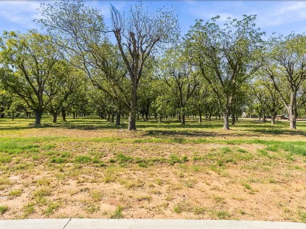 2513 Buckskin Dr, Granbury, TX 76049
