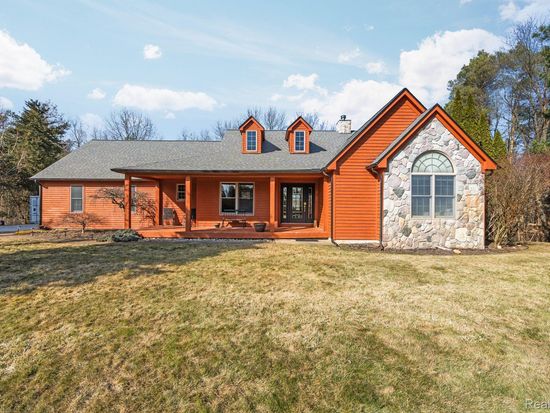 2130 Wilson Ln, Hartland, MI 48353