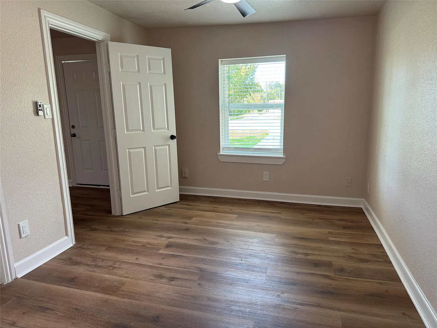 3 bed, 2.0 bath, 1235 sqft, $1,700 — Photo 3