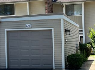 1067 Rainwood Dr, Aurora, IL
