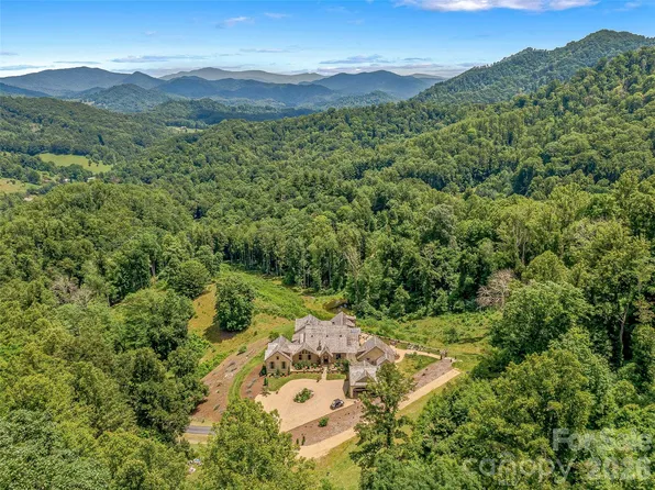 384 Doan Town Rd, Burnsville, NC 28714