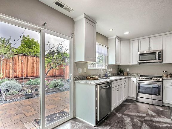 5th image of 2396 Summer St