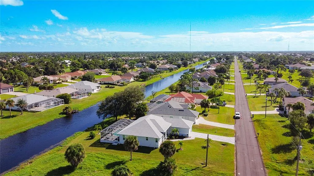 2 bed, 1.0 bath, 1688 sqft, $2,600 — Photo 2