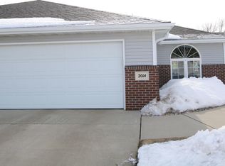 2014 Palisades Ln, Watertown, SD 57201