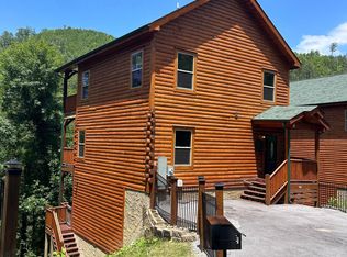 842 Black Bear Cub Way, Sevierville, TN 37862
