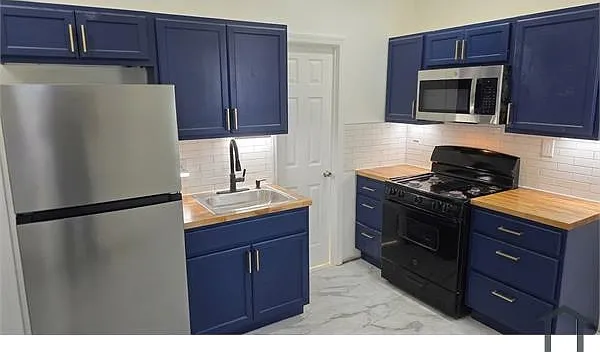 3 bed, $2,450 — Photo 1