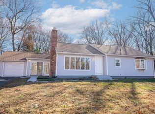 16 Oak Knoll Dr, Hampden, MA 01036