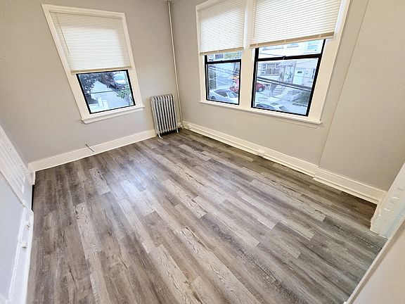 4th image of 54 Wall St #22
