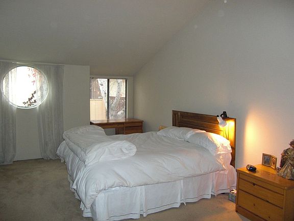 2 masterbedrooms with 2 masterbathrooms