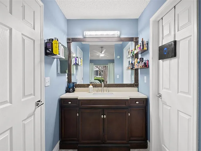 713 Manchester Woods Dr — Photo 25
