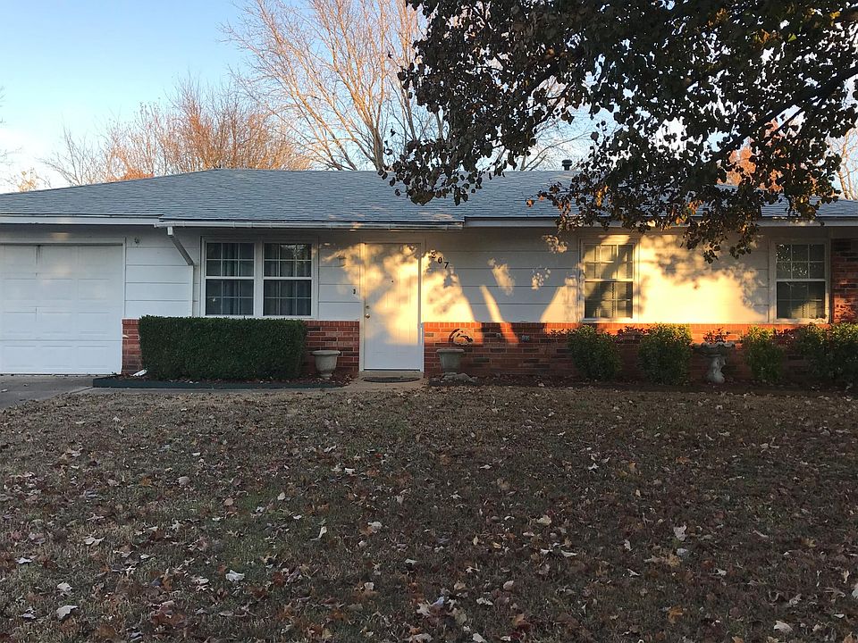 1st image of 207 N Jeffery