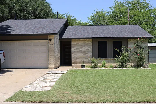 3 bed, 1360 sqft, $1,900 — Photo 2