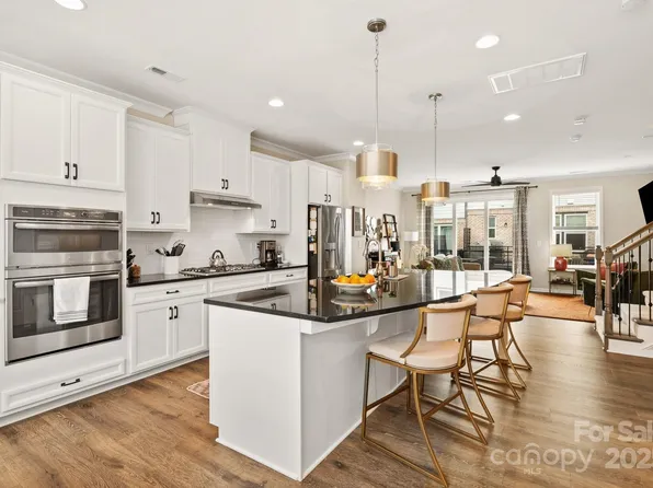 613 Tudor Park Way, Charlotte, NC 28211