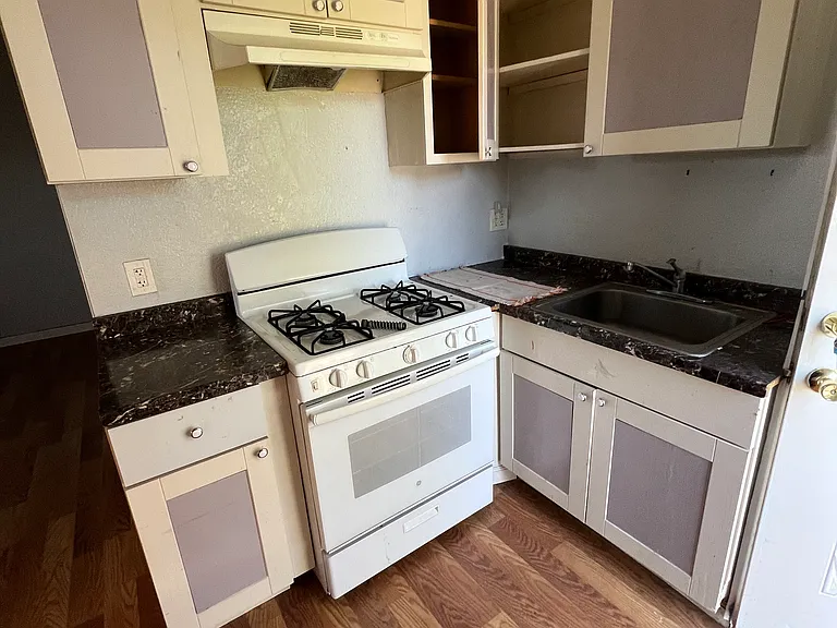 1657 Grand Ave — Photo 19