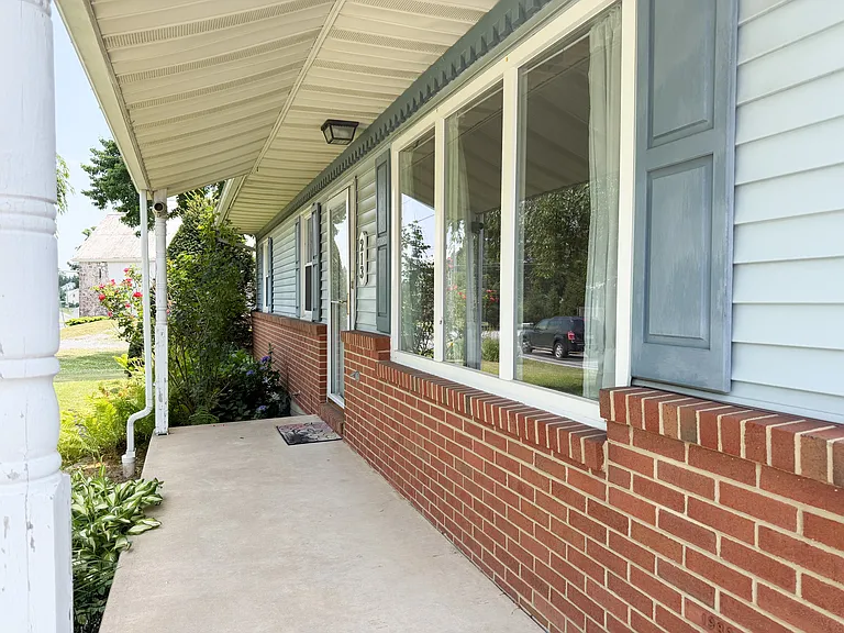 213 Hahnstown Rd — Photo 3