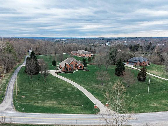 4th image of 4555 N Dearborn Rd