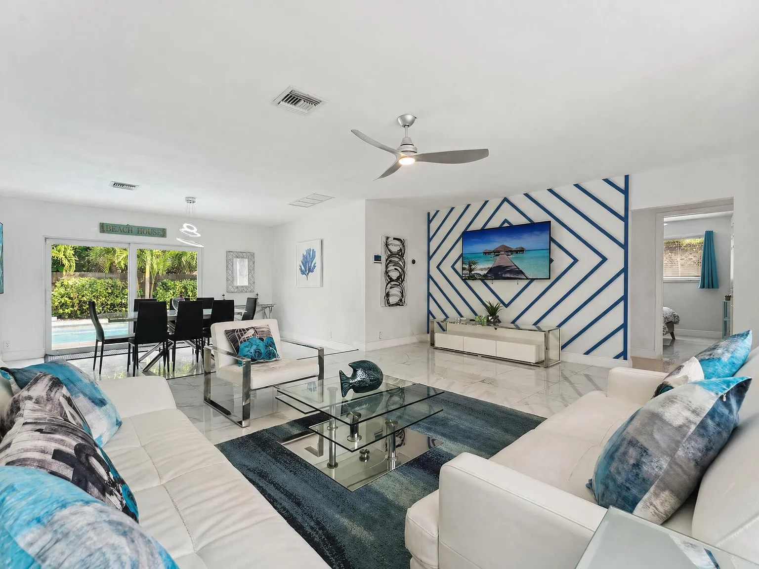 4 bed, 2.5 bath, 2141 sqft, $8,000 — Photo 3