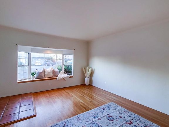 5th image of 1315 Clarke Dr