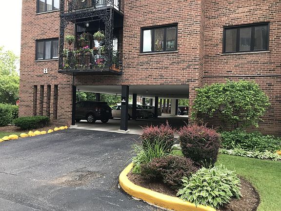 2nd image of 9395 Landings Ln Unit 304