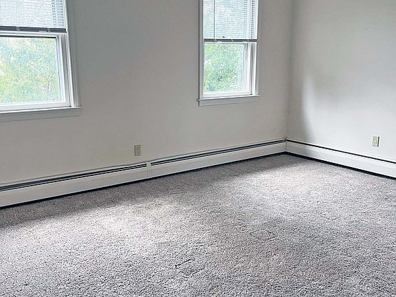 5th image of 923 Washington St APT 204