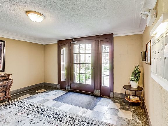 4th image of 7438 N Hermitage Ave APT 2F