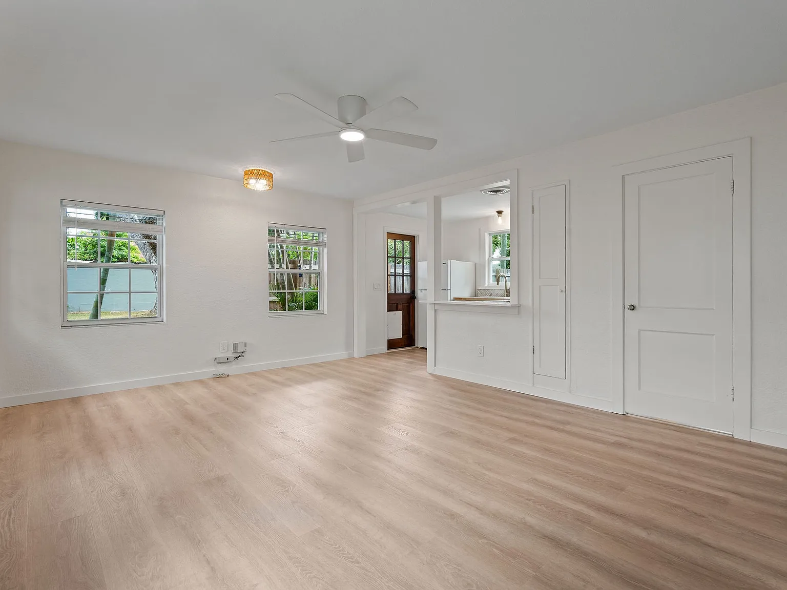 1381 Hibiscus St — Photo 3