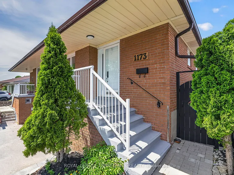 1173 Shadeland Dr — Photo 4