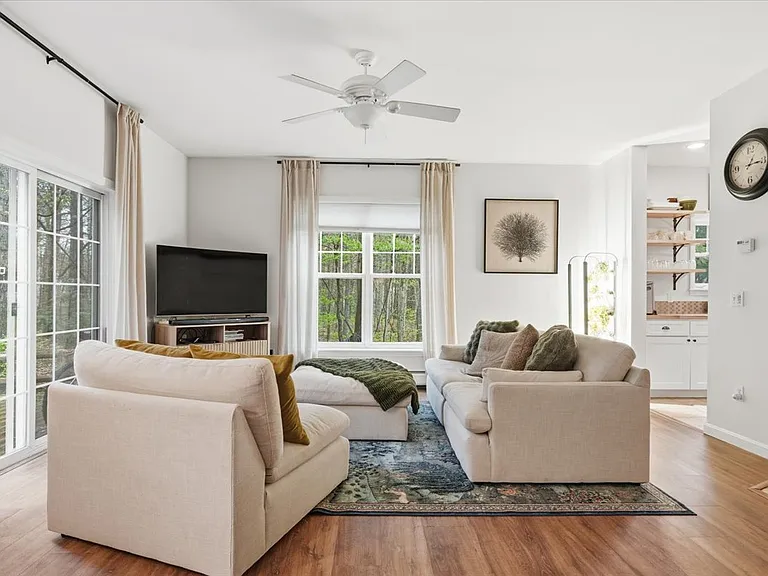 4 Marion Ave #4 — Photo 11